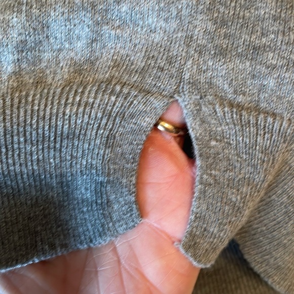 Pop Sugar Women’s Sweater Size Large Gray Soft EUC Split Hem V Neck Casual - Picture 10 of 10